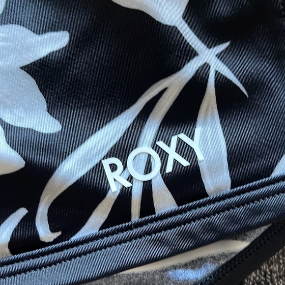 NWT Roxy Swim Technical Shorts sz S - Picture 3 of 7